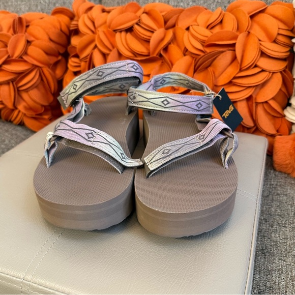 ❣️🆕Teva Flatform Universal Sunscape Sandals in Waterless Neutral Shade❣️ - Picture 3 of 10